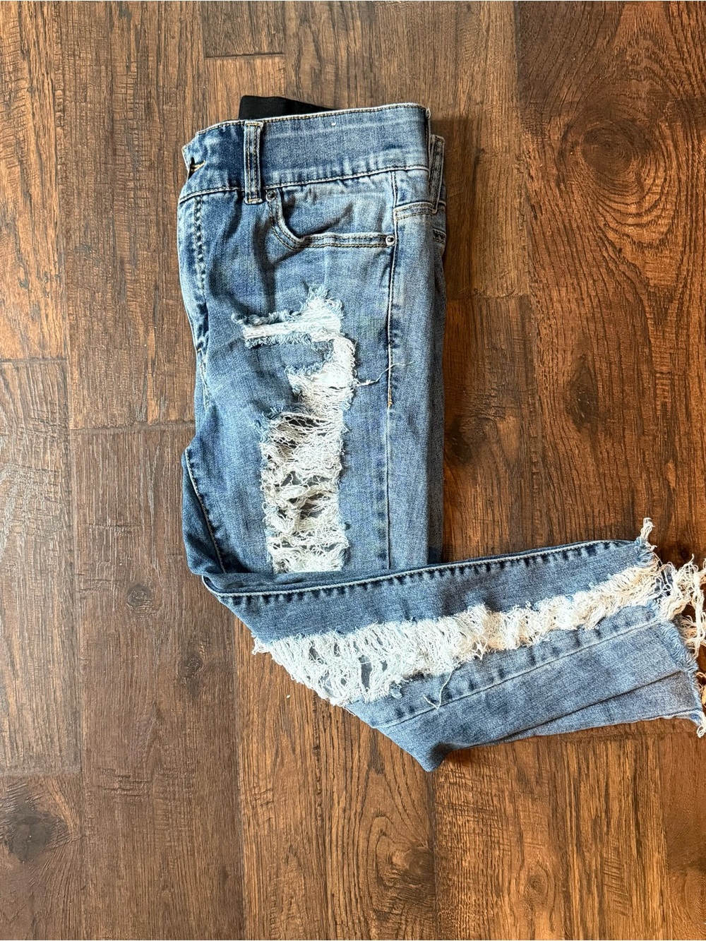 New York & Company Light Blue Distressed Skinny Leg Jeans